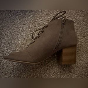 Bamboo taupe open toe  booties *NEW* sz 9